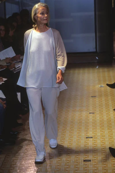 Look 3